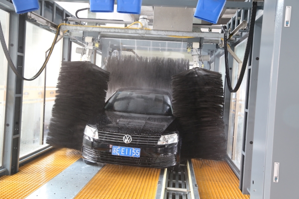 欧Ⅱ—B7型 全自动隧道洗车机(七刷)